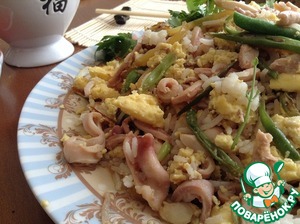 Рецепт Рис в тайском стиле с кальмарами и омлетом