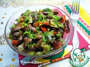 Рецепт Теплый грибной салат с красной фасолью, печеным перцем и острой заправкой