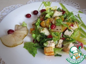 Рецепт Теплый салат с грушей, жареным сыром и курицей