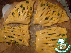 Слоеные пирожки с яйцом и зеленым луком (дуэль) – пошаговый рецепт с фотографиями