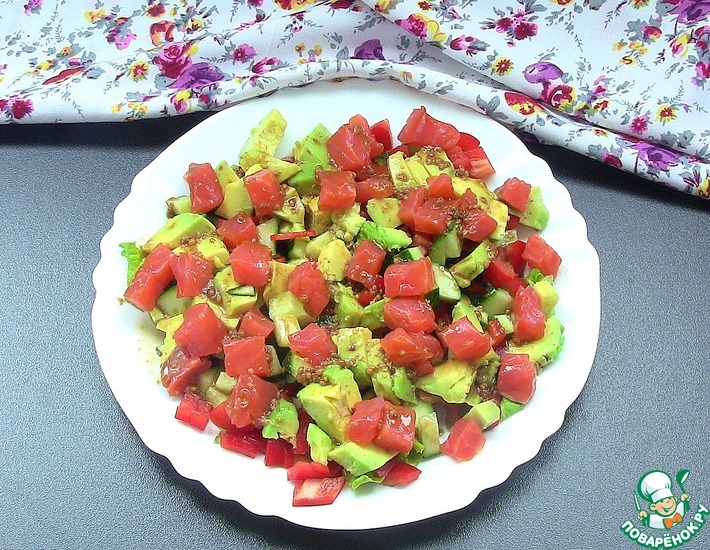 Рецепт: Легкий салат с семгой и овощами