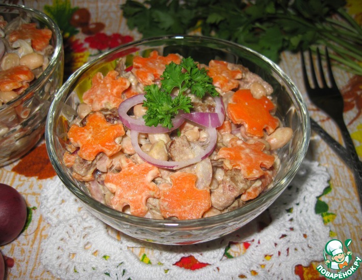 Печень фасоль лук морковь. Салат с печенью морковкой и фасолью. Салат с печенью и морковью и луком и фасолью. Фасоль печень морковь лук салат. Салат зимний с печенью и морковкой.