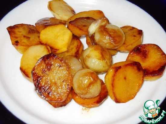 жареный картофель с карамелизированным луком