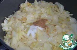 Рагу из капусты со сливками и яйцами