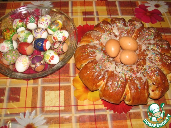 Пасхальный цветок с изюмом, маком и мармеладом.