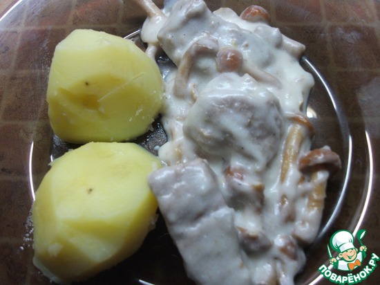 Свинина тушеная с маринованными грибами по рецепту Navely https://www.povarenok.ru/recipes/show/95081/