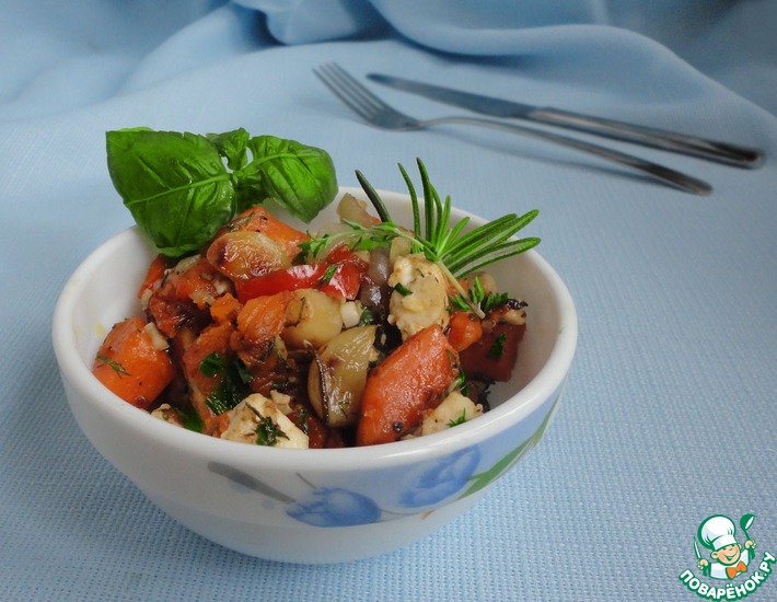 Рецепт: Теплый тыквенный салат с брынзой и тимьяном