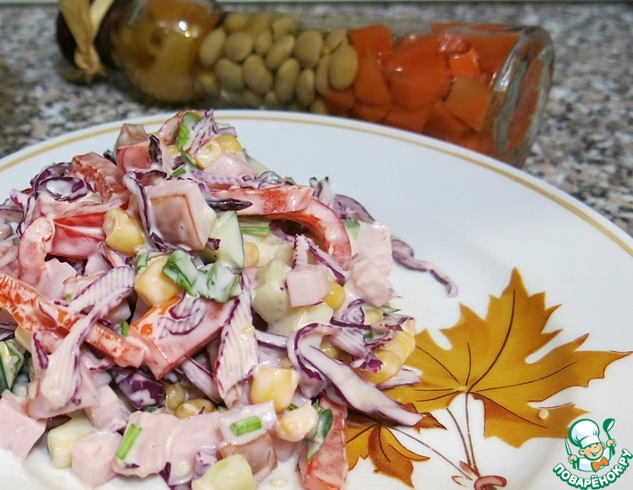 Рецепт: Салат из краснокочанной капусты и карбонада