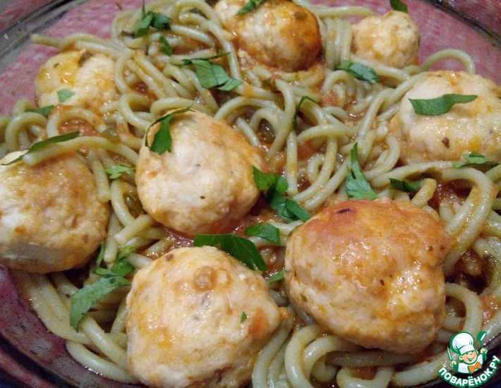 Рецепт: Спагетти с мясными шариками в томатном соусе