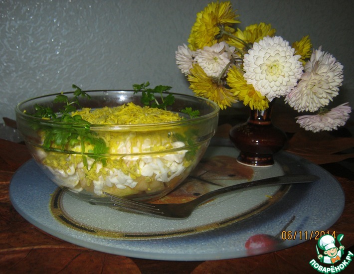 Рецепт: Салат с плавленым сыром и яблоком