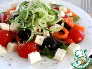 Рецепт Легкий салат с моцареллой, овощами и форелью
