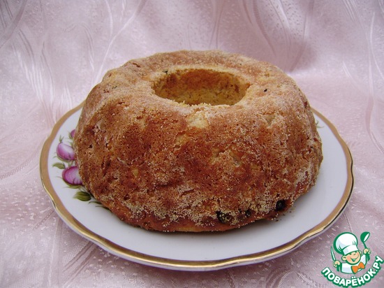 Кекс-бабка с яблоками и изюмом
