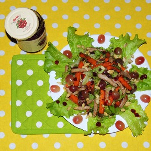 Рецепт Теплый мясной салат с печеной тыквой и брусничным соусом