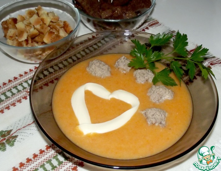 Рецепт: Пряный морковный крем-суп с мясными шариками
