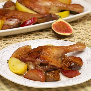 Рецепт Фермерская утка в медовой глазури, запеченная с инжиром и яблоками