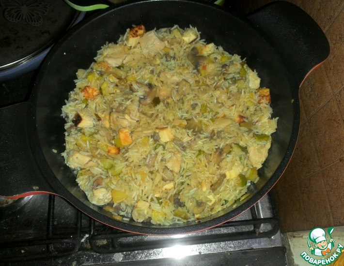 Рецепт: Паэлья с курицей, грибами, цуккини и сыром