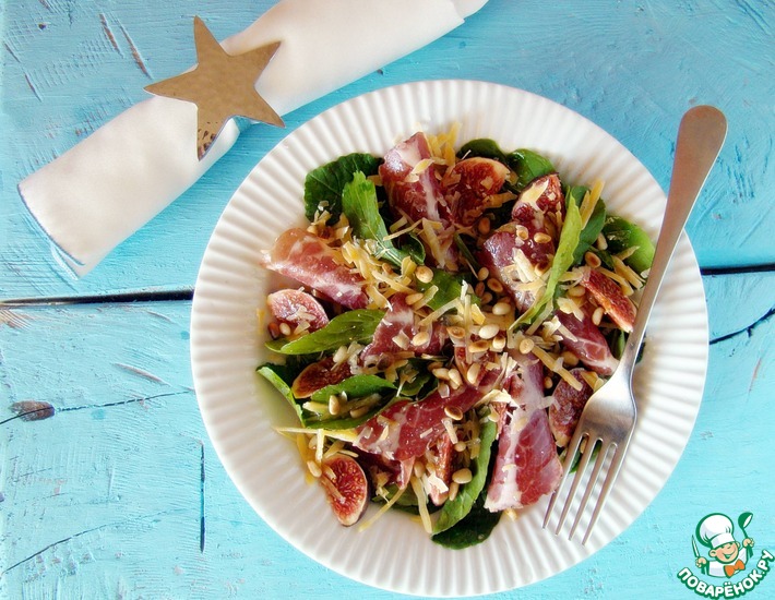 Салат с инжиром, голубым сыром и прошутто — рецепт с фото пошагово