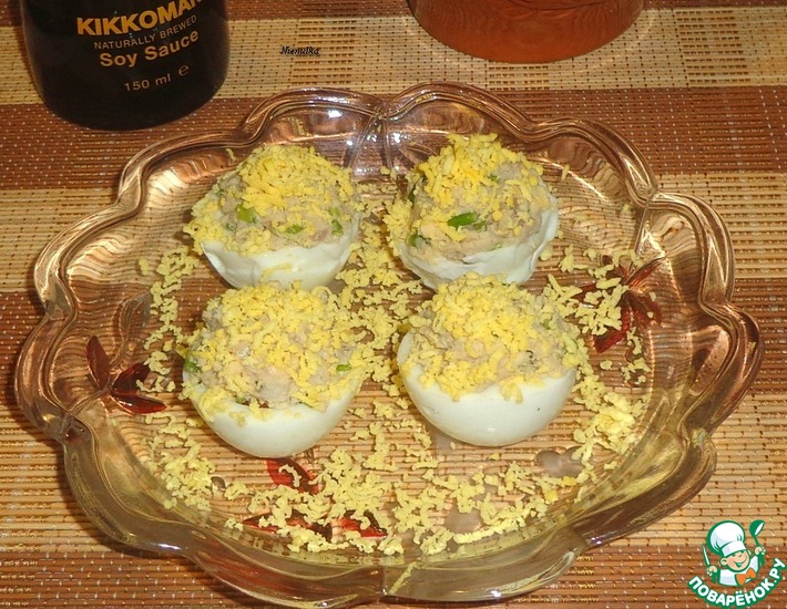 Рецепт: Яйца с курагой и рыбным паштетом