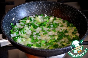 Фрикасе из куриных желудочков Лук репчатый Фрикасе из куриных желудочков Лук репчатый