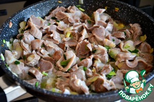 Фрикасе из куриных желудочков Соевый соус Фрикасе из куриных желудочков Соевый соус