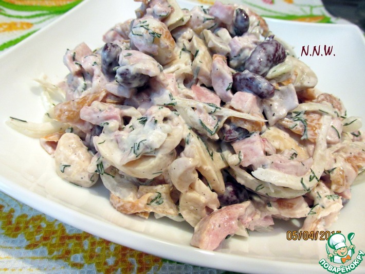 Рецепт салата с копчённой курицей и грибами: вкусный и освежающий