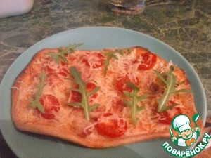 Рецепт Пицца с беконом, черри и рукколой