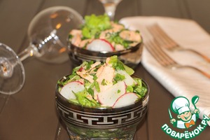 Рецепт Зеленый салат с горбушей и редисом