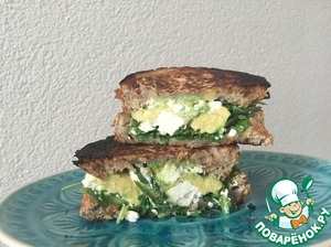 Рецепт Сэндвич с авокадо, рукколой и сыром