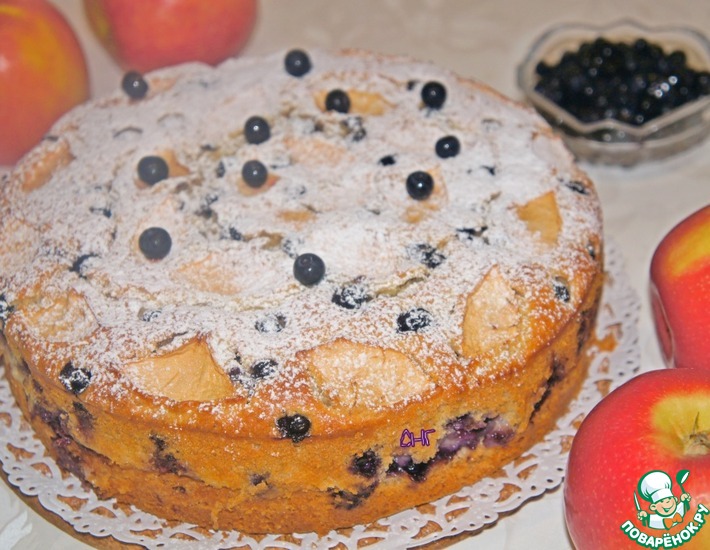 Рецепт: Яблочно-миндальный пирог с черникой