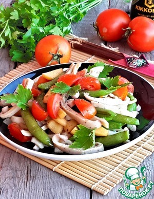 Рецепт Горячий салат из кальмаров с овощами