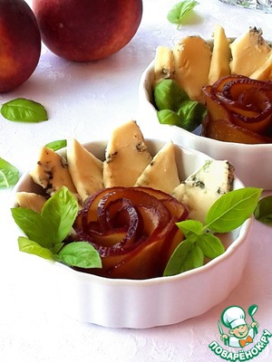 Рецепт Салат с винными персиками и голубым сыром