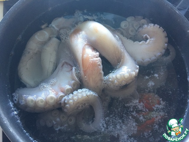 Xotinimni hammomda suratga oldim. Xotinimni hammomda suratga oldim.