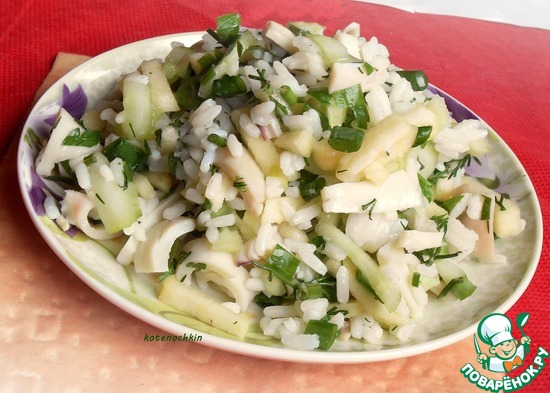 Салат с кальмаром и зеленым яблоком