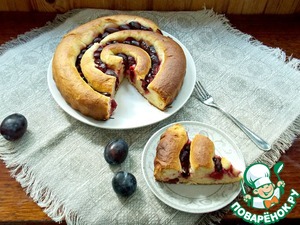 Рецепт Пирог-улитка со сливами и творогом