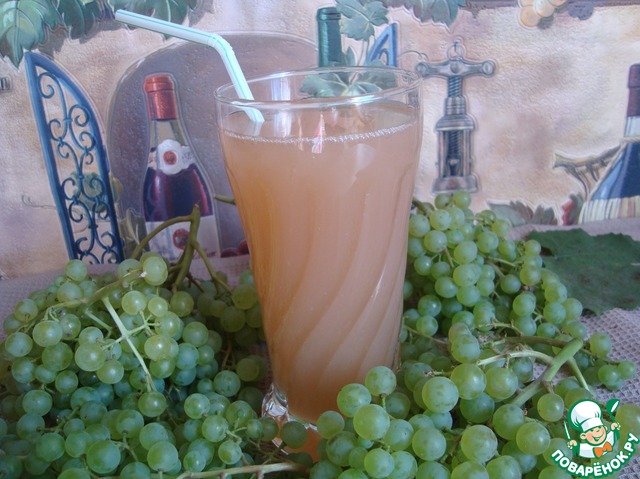 Виноградный сок в домашних условиях рецепт. Домашний виноград. Сок из винограда. Вкусный сок виноград и. Виноград и виноградный сок.
