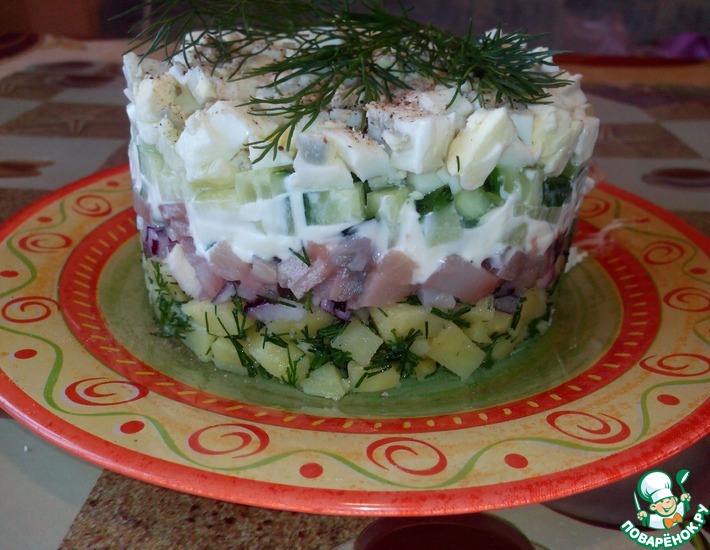 Рецепт: Селедочный салат с огурцами