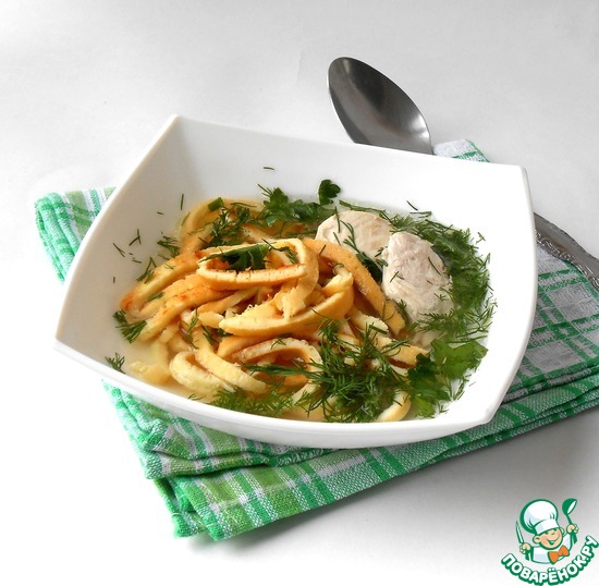 Куриный бульон с омлетными блинчиками