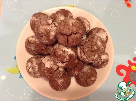 Шоколадное печенье с кракелюрами