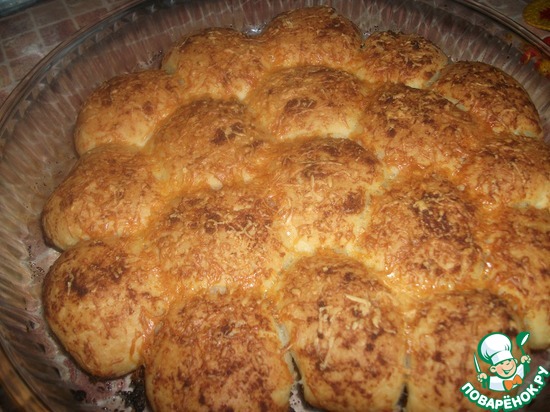 "Обезьяний" хлеб с сыром и чесноком по рецепту Ляночка https://www.povarenok.ru/recipes/show/56217/