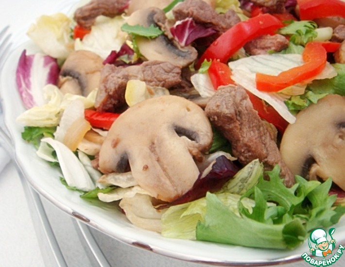 Рецепт: Мясной салат с шампиньонами и овощами