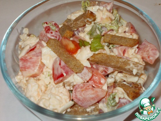 салат с плавленным сыром и сухариками