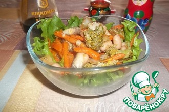 Рецепт: Салат из фасоли, овощей и копченой рыбы
