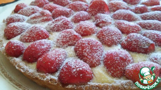 Песочный пирог с клубникой