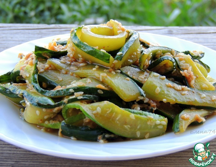 Рецепт: Салат из жареных огурцов по-корейски