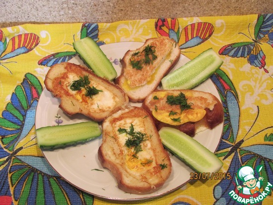 Быстрый завтрак "Яйцо в батоне"