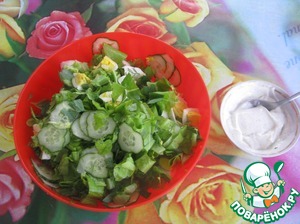 Рецепт Зелёный салат со сметаной и яйцом