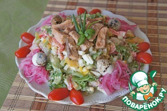 Рецепт: Салат из горбуши с болгарскими перцами