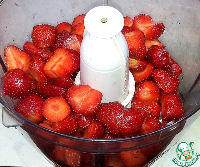 Peach smoothie. Клубнично персиковая. Яблоко персик клубника. Варенье из клубники и персика. Смузи персик клубника.