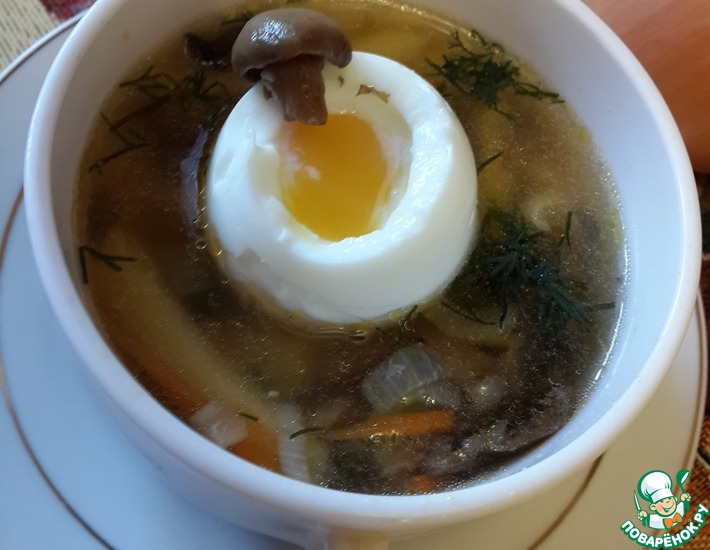 Рецепт: Суп из соленых волнушек с яйцом всмятку