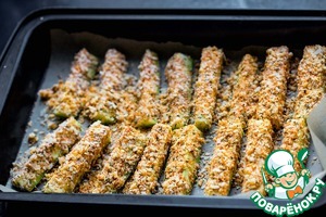 Кабачки в пикантной сырной панировке, запеченные в духовке: рецепт с фото